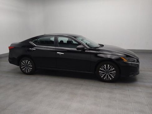 Used 2024 Nissan Altima 2.5 SV image 11