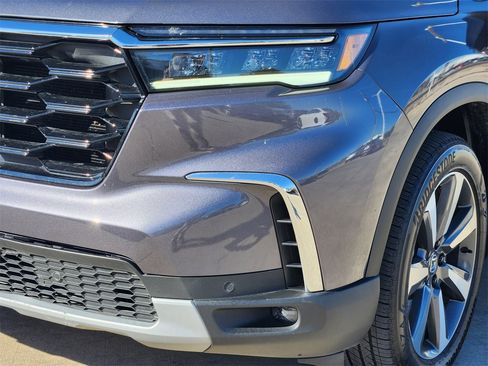 Used 2025 Honda Pilot Elite image 9