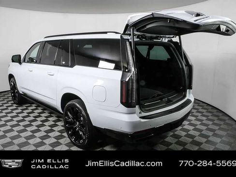 Used 2026 Cadillac Escalade ESV Platinum Sport w/ LPO, ONYX Package AWD/4WD image 35
