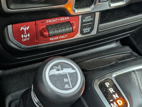 Used 2021 Jeep Gladiator Rubicon AWD/4WD image 14
