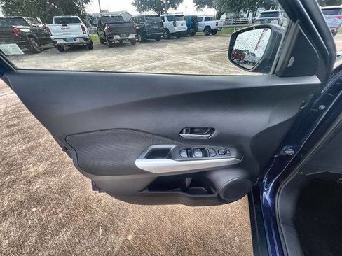 Used 2018 Nissan Kicks SV FWD image 21