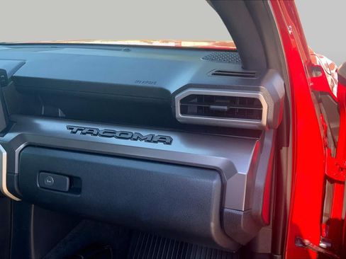 Used 2025 Toyota Tacoma SR5 AWD/4WD image 19