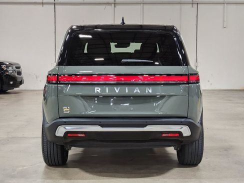 Used 2023 Rivian R1S Launch Edition image 7