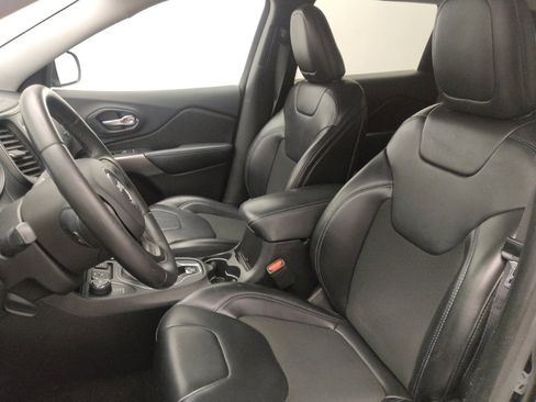 Used 2019 Jeep Cherokee Latitude Plus image 17