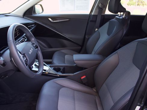 Used 2024 Kia Niro Wind FWD image 9