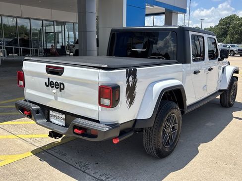 Used 2024 Jeep Gladiator Sport AWD/4WD image 3