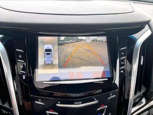 Used 2019 Cadillac Escalade Platinum AWD/4WD image 17