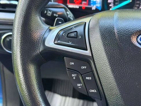Used 2018 Ford Fusion SE FWD image 12