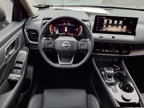 New 2026 Nissan Rogue Platinum w/ Tech Package AWD/4WD image 14