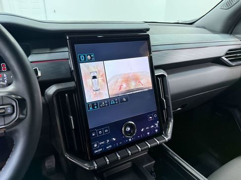 Used 2025 GMC Acadia AT4 image 81