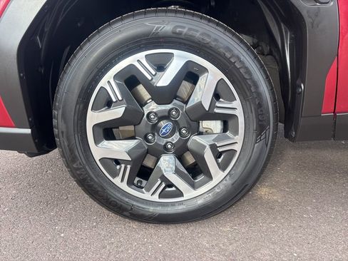 Used 2025 Subaru Forester AWD/4WD image 32