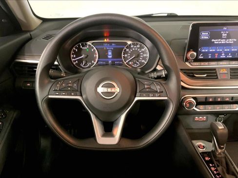 Used 2025 Nissan Altima 2.5 SV FWD image 5