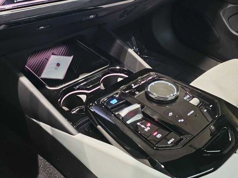 Used 2024 BMW i5 eDrive40i w/ M Sport Package image 17