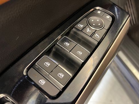 Used 2023 Nissan Pathfinder Platinum w/ Black Appearance Package image 21