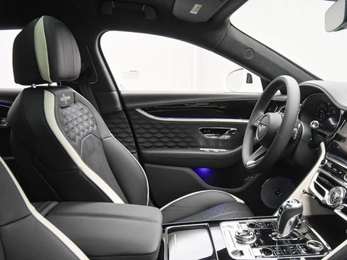 Used 2025 Bentley Flying Spur Plug-In Hybrid AWD/4WD image 48