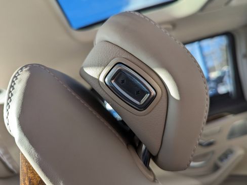 Used 2017 Mercedes-Benz S 550 4MATIC Sedan image 41