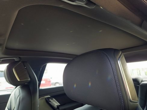 Used 2023 BMW 740i image 19