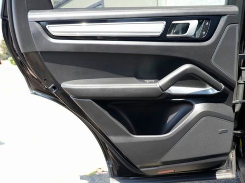 Used 2022 Porsche Cayenne Turbo image 34