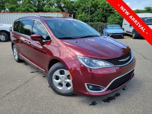 Used 2017 Chrysler Pacifica Touring-L Plus FWD image 1