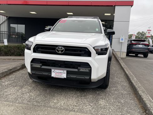 Certified 2026 Toyota 4Runner SR5 AWD/4WD image 2