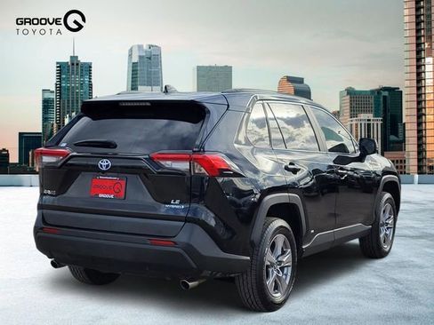 Used 2024 Toyota RAV4 LE image 5