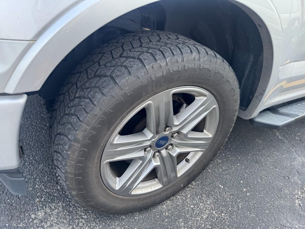 Used 2019 Ford F150 XLT w/ Equipment Group 302A Luxury AWD/4WD image 9