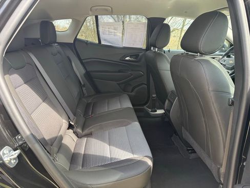 Used 2025 Chevrolet Trax LT w/ LT Convenience Package image 15