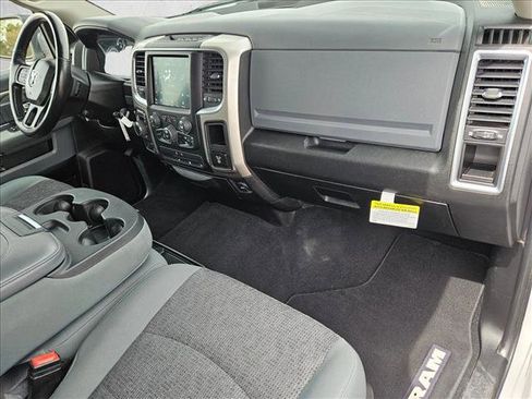 Used 2020 RAM 1500 Classic SLT w/ Luxury Group AWD/4WD image 18