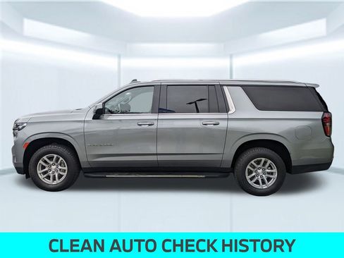 Used 2023 Chevrolet Suburban LT image 2
