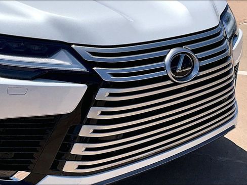 Used 2024 Lexus LX 600 4WD w/ Luxury Package image 28
