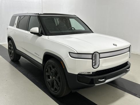 Used 2023 Rivian R1S Adventure AWD/4WD image 7