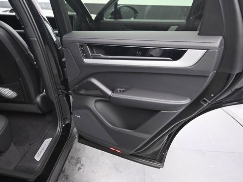 New 2026 Porsche Cayenne Coupe AWD/4WD image 15