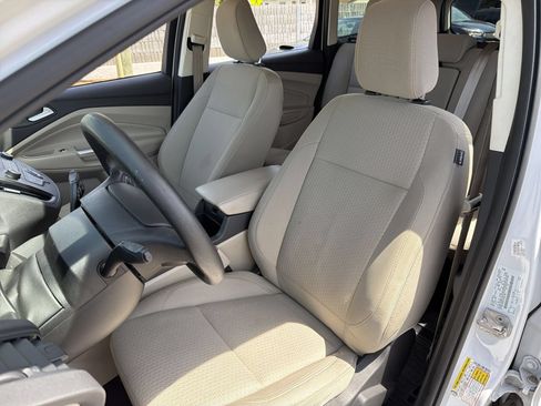 Used 2018 Ford Escape SE w/ Ford Safe & Smart Package FWD image 17