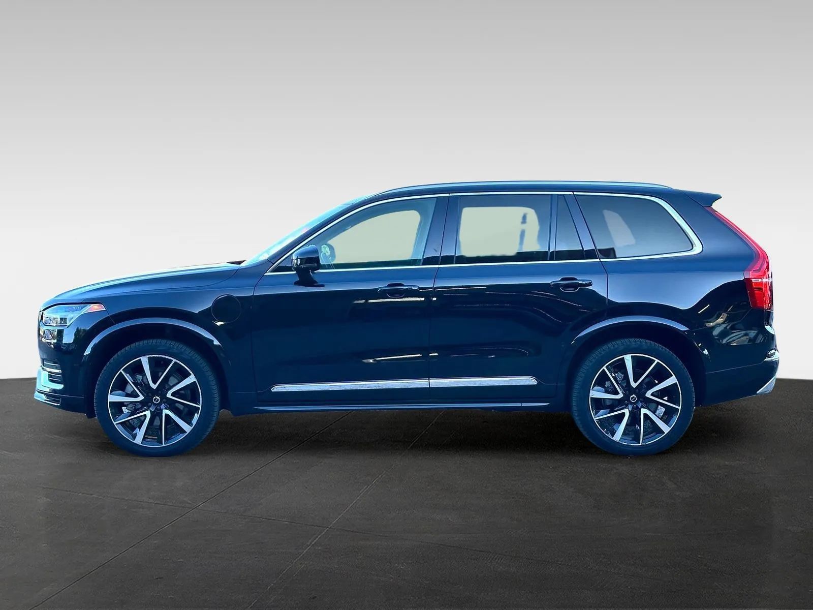 Used 2021 Volvo XC90 T8 Inscription Expression w/ Protection Package Premier AWD/4WD image 4