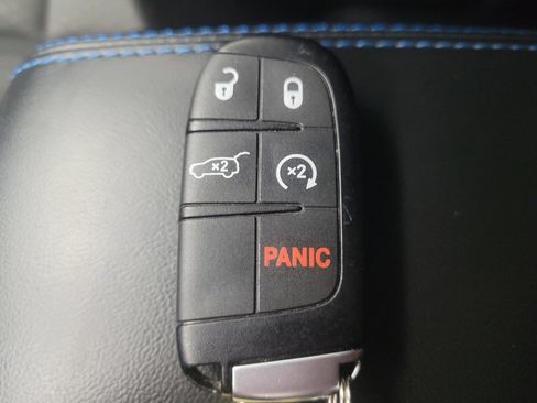 Used 2019 Jeep Grand Cherokee Laredo image 32