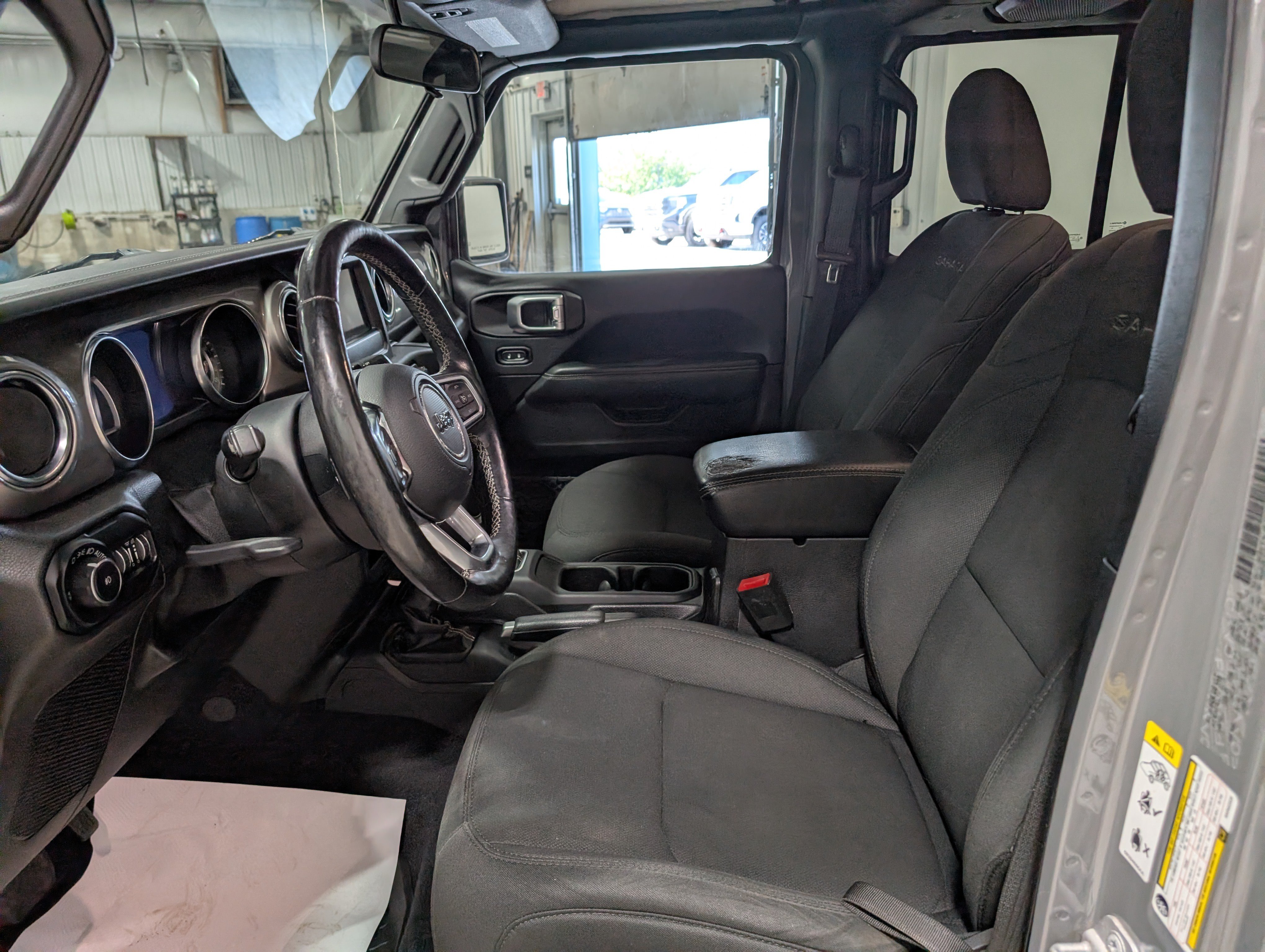 Used 2019 Jeep Wrangler Unlimited Sahara w/ Cold Weather Group AWD/4WD image 14