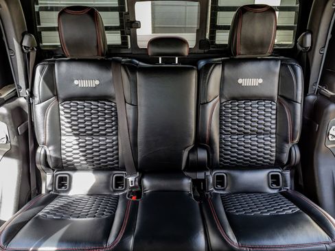 Used 2022 Jeep Gladiator Rubicon w/ LED Lighting Group image 34