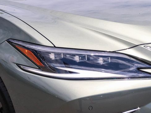 Used 2025 Lexus ES 350 w/ Premium Package FWD image 4