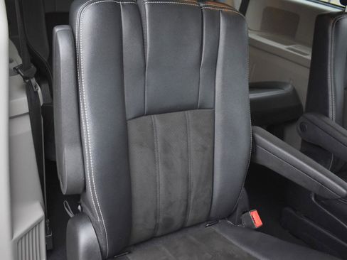 Used 2019 Dodge Grand Caravan SXT image 40