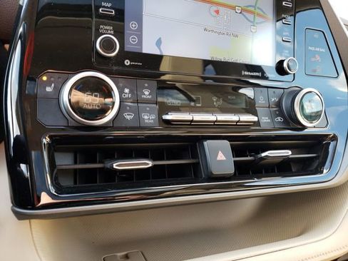 Used 2022 Toyota Highlander XLE image 26