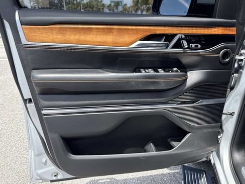 Used 2022 Jeep Grand Wagoneer Series III w/ Rear Seat Video Group 1 AWD/4WD image 24
