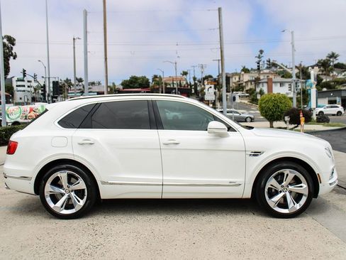 Used 2020 Bentley Bentayga Plug-In Hybrid AWD/4WD image 7