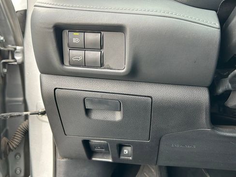 Used 2022 Toyota Highlander XLE image 16