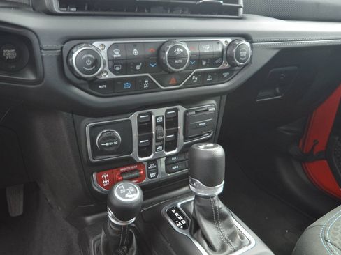 Used 2025 Jeep Wrangler Unlimited Rubicon 4xe w/ Safety Group AWD/4WD image 15