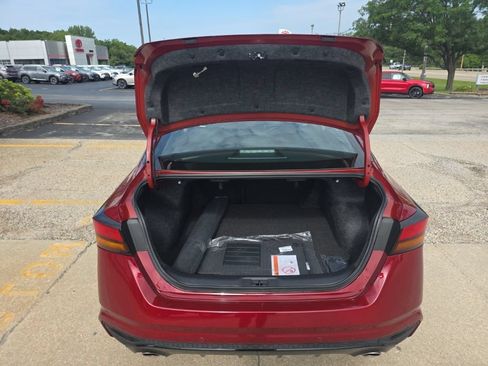Certified 2025 Nissan Altima 2.5 SR w/ SR Premium Package FWD image 6