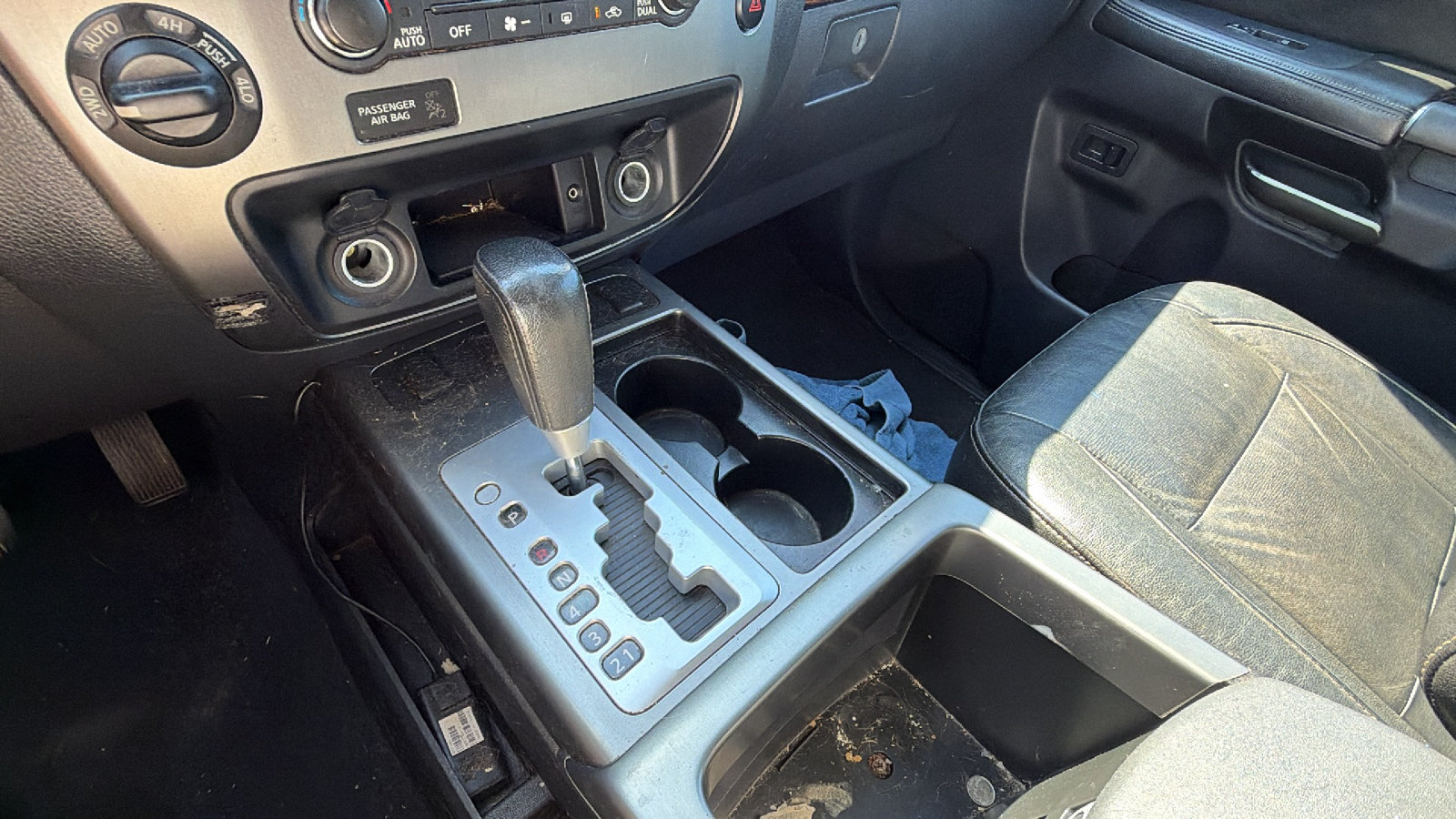 Used 2010 Nissan Armada Titanium AWD/4WD image 30