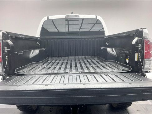 Used 2021 Toyota Tacoma TRD Off-Road w/ Technology Package AWD/4WD image 27