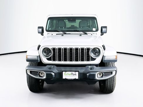 Used 2025 Jeep Wrangler Unlimited Sahara AWD/4WD image 2