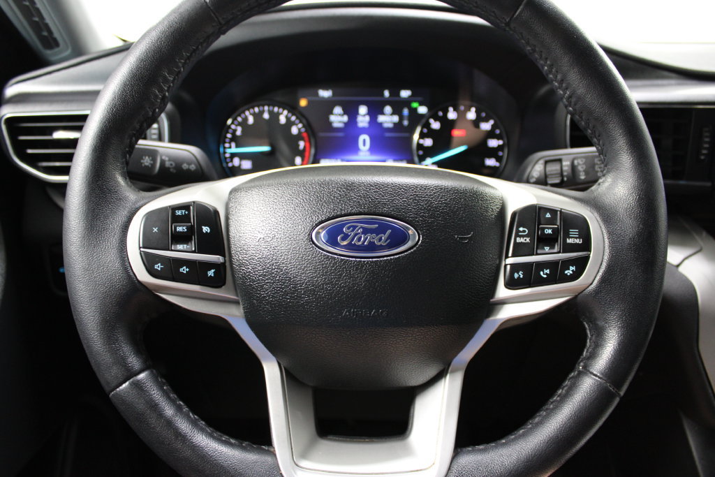 Used 2023 Ford Explorer XLT w/ Equipment Group 202A AWD/4WD image 38