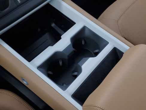 Used 2025 Land Rover Defender 90 S image 30